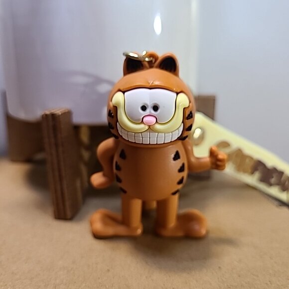 Unbranded Garfield Keychain Unisex Orange Tone NWOT Lightweight Collectible Auto - Picture 2 of 6